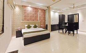 Hotel b Continental Karol Bagh